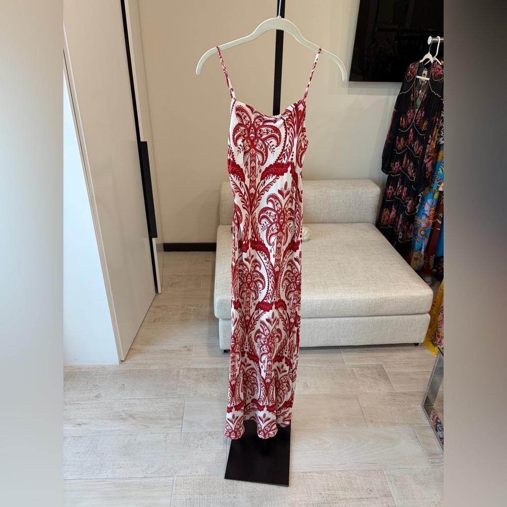 Farm Rio: Off-White Tropical Cameo Slip
Lenzing™ Ecovero™ Maxi Dress DT - Picture 8 of 10